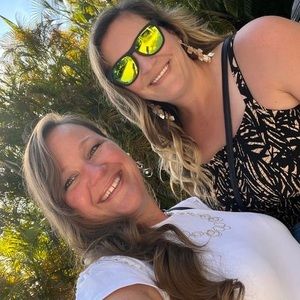 Meet your Posher, Candice